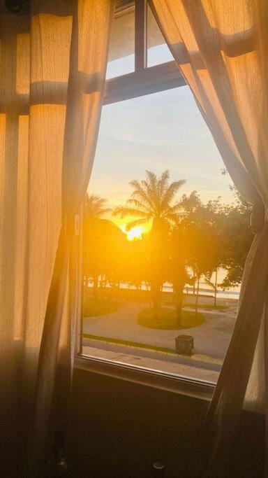 Apartamento Com Vista Pro Mar No Centro De Ubatuba - 2 Quartos E Cozinha Completa Екстериор снимка
